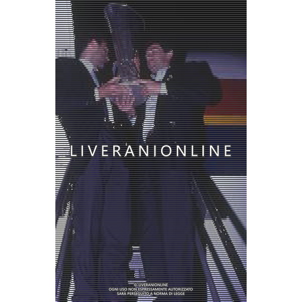 1990 FESTEGGIAMENTI GIOCATORI INTER IN AEREO E AL RISTORANTE PER LA CONQUISTA DELLA COPPA UEFA NELLA FOTO GIUSEPPE BERGOMI E GIUSEPPE BARESI CON LA COPPA UEFA AG ALDO LIVERANI SAS