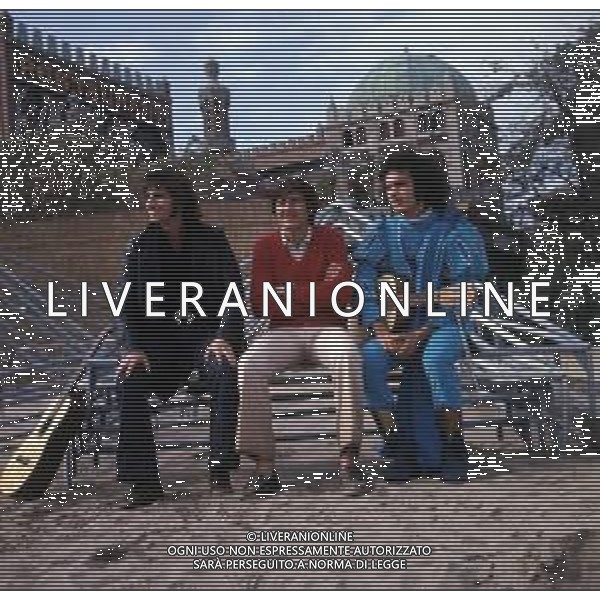 GIANNI MORANDI, cantante e attore italiano - RETROSPETTIVA nella foto sul set durante le riprese del film Tv \'Scappo per Cantare\' nel 1970 con il Cantante Donatello, pseudonimo di Giuliano Illiani, Mauro Lusini ©ARCHIVIO / AGENZIA ALDO LIVERANI SAS