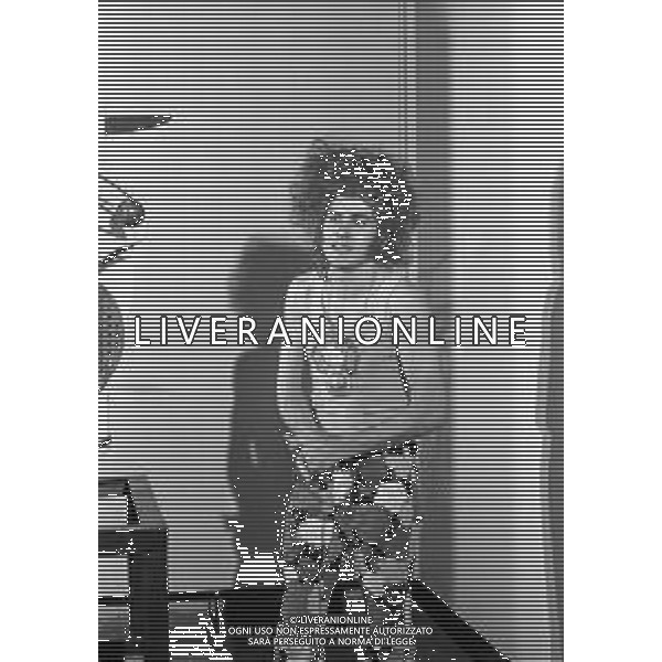 GIANNI MORANDI, cantante e attore italiano - RETROSPETTIVA nella foto sul set durante le riprese del film Tv \'Scappo per Cantare\' nel 1970 ©ARCHIVIO / AGENZIA ALDO LIVERANI SAS