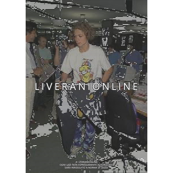 01-09-1997 MILANO REDAZIONE DELLA GAZZETTA DELLO SPORT IN VIA SOLFERINO 28 VISITA DEL CAMPIONE DI MOTOCICLISMO VALENTINO ROSSI NELLA FOTO VALENTINO ROSSI AG ALDO LIVERANI SAS