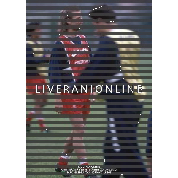 ALAIN SUTTER calciatore svizzero, di ruolo centrocampista - RETROSPETTIVA NELLA FOTO DURANTE UN ALLENAMENTO CON LA MAGLIA DELLA NAZIONALE SVIZZERA ©ARCHIVIO / AGENZIA ALDO LIVERANI SAS