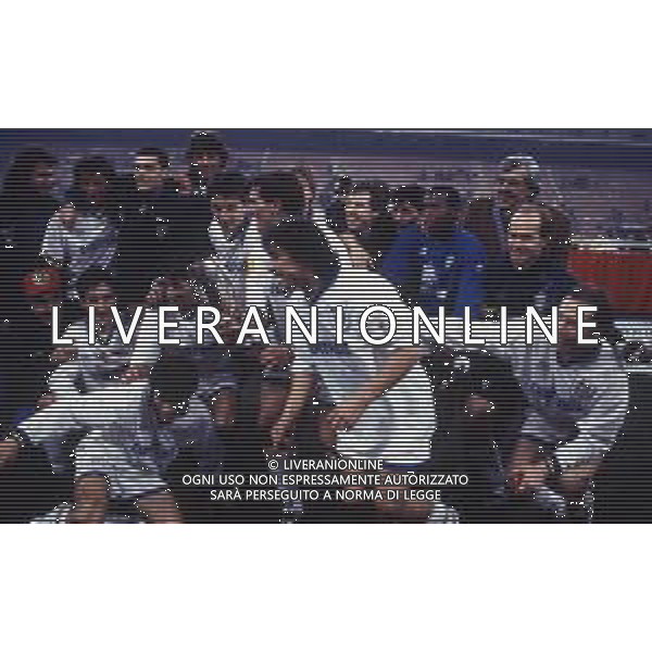 02-02-1994 MILANO FINALE DI SUPECOPPA UEFA MILAN PARMA 0-2 NELLA FOTO I GIOCATORI DEL PARMA CON LA COPPA AG ALDO LIVERANI SAS