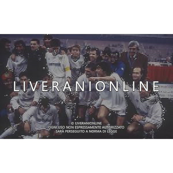 02-02-1994 MILANO FINALE DI SUPECOPPA UEFA MILAN PARMA 0-2 NELLA FOTO I GIOCATORI DEL PARMA CON LA COPPA AG ALDO LIVERANI SAS