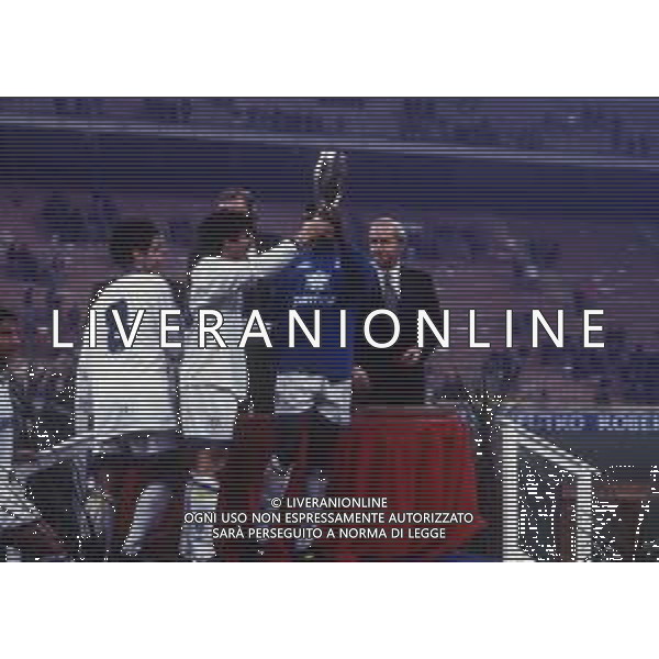 02-02-1994 MILANO FINALE DI SUPECOPPA UEFA MILAN PARMA 0-2 NELLA FOTO GABIELE PIN -GIANFRANCO ZOLA E FAUSTO ASPILLA CON LA COPPA AG ALDO LIVERANI SAS