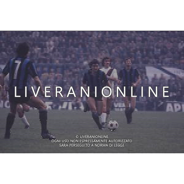 RETROSPETTIVA MARIO BERTINI CALCIATORE NELLA FOTO MARIO BERTINI CON LA MAGLIA DELL\'INTER AG ALDO LIVERANI SAS