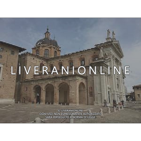 URBINO -PANORAMICHE VICOLI STRADE NELLA FOTO IL DUOMO DI URBINO AG ALDO LIVERANI SAS