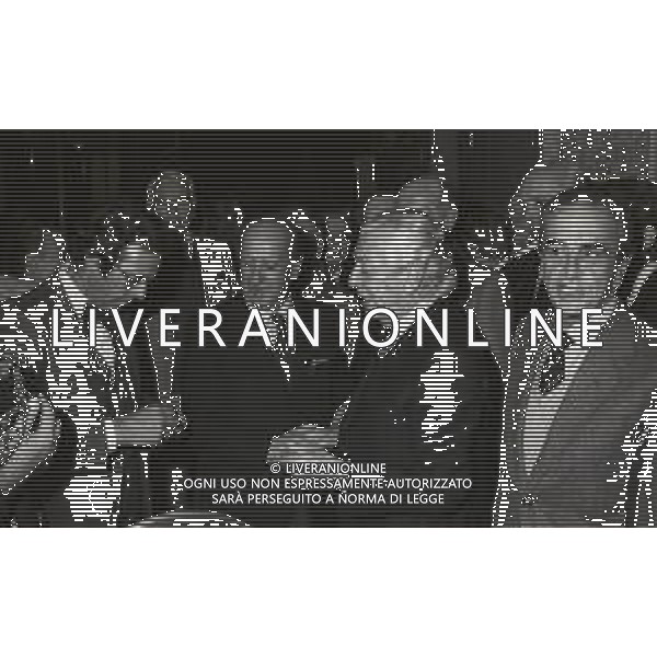 1981 MILANO PREMIO CHI HA FATTO GRANDE MILANO NELLA FOTO ANGELO MORATTI PRESIDENTE INTER CON GIUSEPPE PRISCO AG ALDO LIVERANI SAS