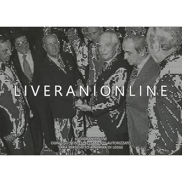 1981 MILANO PREMIO CHI HA FATTO GRANDE MILANO NELLA FOTO ANGELO MORATTI PRESIDENTE INTER CON GIUSEPPE PRISCO AG ALDO LIVERANI SAS