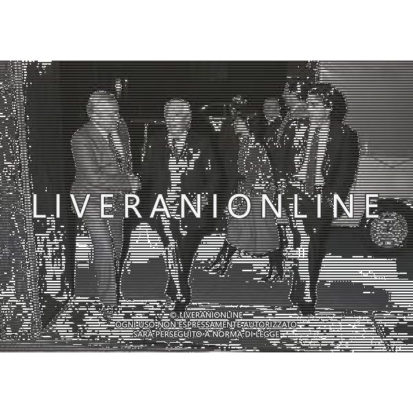 1981 MILANO PREMIO CHI HA FATTO GRANDE MILANO NELLA FOTO ANGELO MORATTI PRESIDENTE INTER CON ENRICO CRESPI E MASSIMO MORATTI AG ALDO LIVERANI SAS