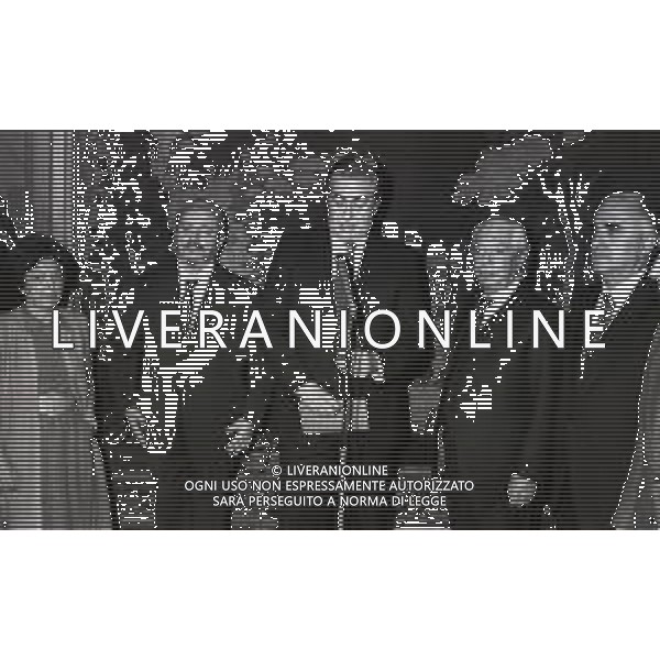 1981 MILANO PREMIO CHI HA FATTO GRANDE MILANO NELLA FOTO GIANNI BRERA -ACCETTI ASSESORE DI MILANO E ANGELO MORATTI AG ALDO LIVERANI SAS