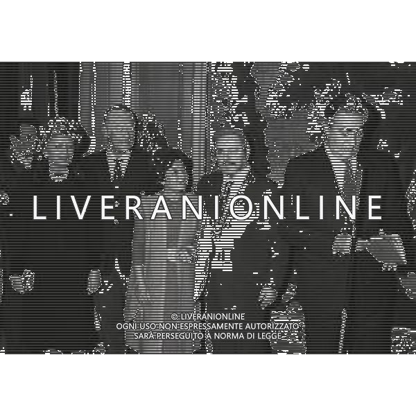 1981 MILANO PREMIO CHI HA FATTO GRANDE MILANO NELLA FOTO GIANNI BRERA -ACCETTI ASSESORE DI MILANO IVANOE FRAIZZOLI CON LA MOGLIE AG ALDO LIVERANI SAS