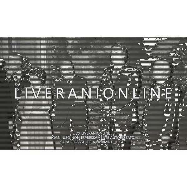 1981 MILANO PREMIO CHI HA FATTO GRANDE MILANO NELLA FOTO CON GIANNI BRERA E ANGELO MORATTI E ACCETTI ASSESSORE DI MILANO AG ALDO LIVERANI SAS