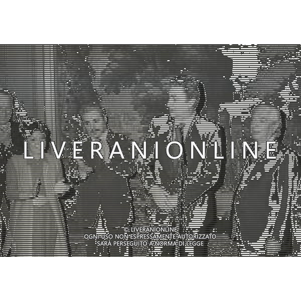 1981 MILANO PREMIO CHI HA FATTO GRANDE MILANO NELLA FOTO ACCETTI ASSESSORE DI MILANO CON GIANNI BRERA E ANGELO MORATTI AG ALDO LIVERANI SAS