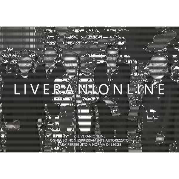 1981 MILANO PREMIO CHI HA FATTO GRANDE MILANO NELLA FOTO IVANOE FRAIZZOLI CON MOGLIE CON GIANNI BRERA ACCETTI ASSESSORE DI MILANO E ANGELO MORATTI AG ALDO LIVERANI SAS