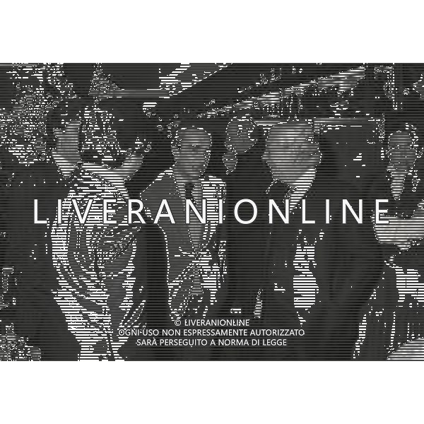 1981 MILANO PREMIO CHI HA FATTO GRANDE MILANO NELLA FOTO GIUSEPPE PRISCO CON ANGELO MORATTI AG ALDO LIVERANI SAS