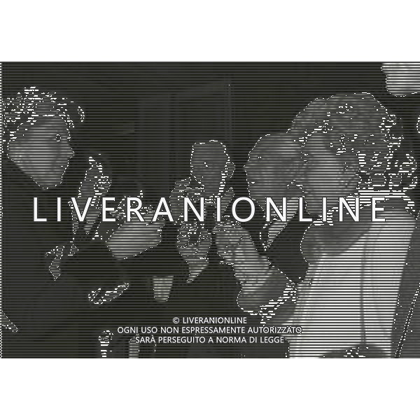 1981 MILANO PREMIO CHI HA FATTO GRANDE MILANO NELLA FOTO RENATA FRAIZZOLI CON IVANOE FRAIZZOLI ANGELO MORATTI E LA MOGLIE AG ALDO LIVERANI SAS