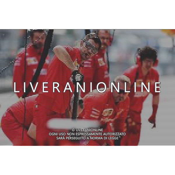 Ferrari mechanics. 12.04.2019. Formula 1 World Championship, Rd 3, Chinese Grand Prix, Shanghai, China, Practice Day. / AGENZIA ALDO LIVERANI SAS - ITALY ONLY EDITORIAL USE ONLY - Gp F1 Cina Shanghai Prove Libere 12.04.2019