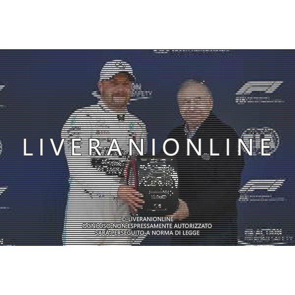 (L to R): Valtteri Bottas (FIN) Mercedes AMG F1 receives the Pirelli Pole Position award from Jean Todt (FRA) FIA President in qualifying parc ferme. 13.04.2019. Formula 1 World Championship, Rd 3, Chinese Grand Prix, Shanghai, China, Qualifying Day.
