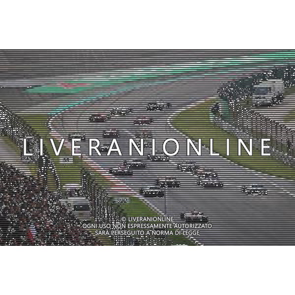 Lewis Hamilton (GBR) Mercedes AMG F1 W10 leads at the start of the race. 14.04.2019. Formula 1 World Championship, Rd 3, Chinese Grand Prix, Shanghai, China, Race Day. AG ALDO LIVERANI SAS-ONLY ITALY