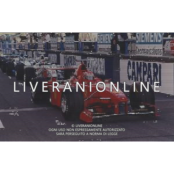 RETROSPETTIVA EDDIE IRVINE PILOTA F1 NELLA FOTO EDDIE IRVINE NEL 1998 CON LA FERRARI F 300 AG ALDO LIVERANI SAS