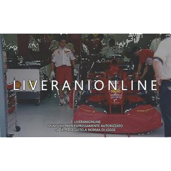 RETROSPETTIVA EDDIE IRVINE PILOTA F1 NELLA FOTO EDDIE IRVINE NEL 1998 CON LA FERRARI F 300 AG ALDO LIVERANI SAS
