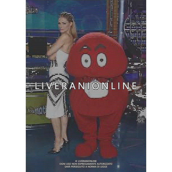 Cologno Monzese ( MI ) 15/04/2019 Mediaset - Photocall Striscia la Notizia Nella foto: Michelle Hunziker e il Gabibbo PH Lauro Montagnini AG ALDO LIVERANI SAS