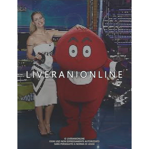 Cologno Monzese ( MI ) 15/04/2019 Mediaset - Photocall Striscia la Notizia Nella foto: Michelle Hunziker e il Gabibbo PH Lauro Montagnini AG ALDO LIVERANI SAS