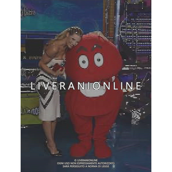 Cologno Monzese ( MI ) 15/04/2019 Mediaset - Photocall Striscia la Notizia Nella foto: Michelle Hunziker e il Gabibbo PH Lauro Montagnini AG ALDO LIVERANI SAS