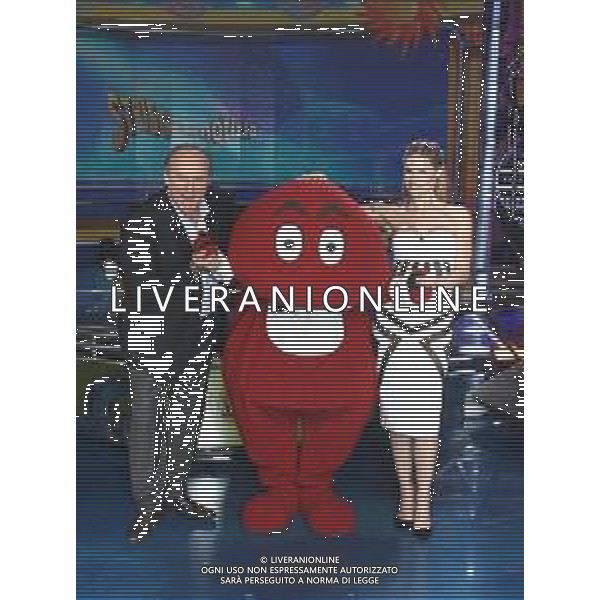 Cologno Monzese ( MI ) 15/04/2019 Mediaset - Photocall Striscia la Notizia Nella foto: Gerry Scotti, Gabibbo e Michelle Hunziker PH Lauro Montagnini AG ALDO LIVERANI SAS