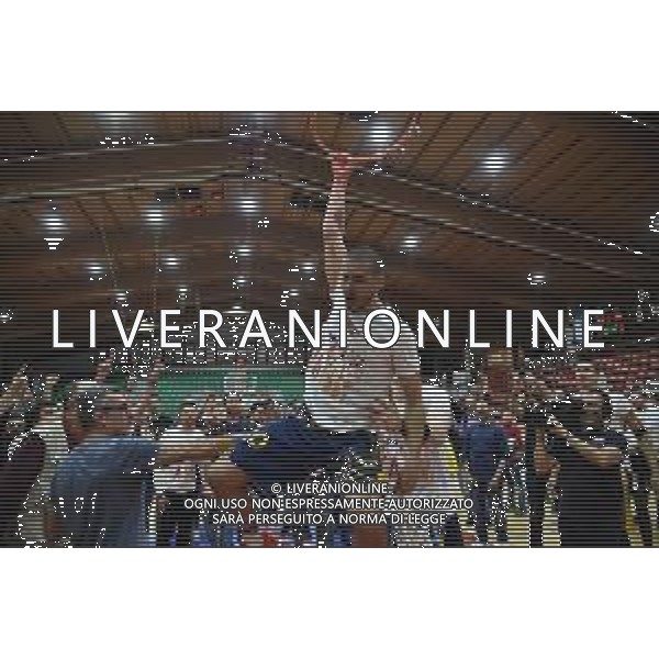 Legnano (MI) - 20 aprile 2019 Campionato Serie A2 girone ovest Legnano Basket Knights vs Virtus Roma nella foto il capitano Massimo Chessa taglia la retina foto Roberto Garavaglia