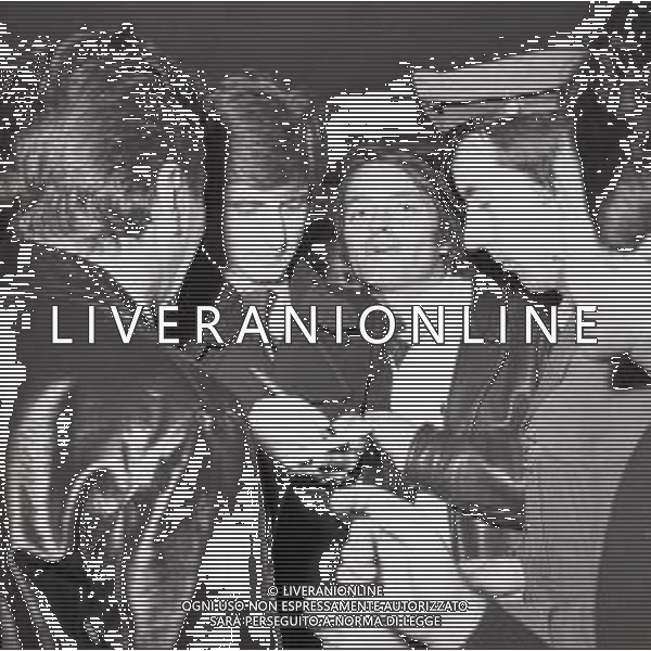 1973 MILANO -ARRIVO DELLA NAZIONALE ITALIANA DI CALCIO DA WEMBLEY DOPO L\'INCONTRO INGHILTERRA -ITALIA 0-1 CON GOAL DI FABIO CAPELLO NELLA FOTO GIANNI RIVERA AG ALDO LIVERANI SAS