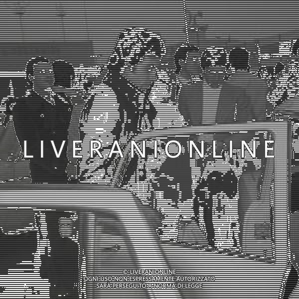 1973 MILANO -ARRIVO DELLA NAZIONALE ITALIANA DI CALCIO DA WEMBLEY DOPO L\'INCONTRO INGHILTERRA -ITALIA 0-1 CON GOAL DI FABIO CAPELLO NELLA FOTO FRANCO CAUSIO AG ALDO LIVERANI SAS