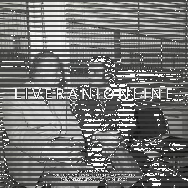 1973 MILANO -ARRIVO DELLA NAZIONALE ITALIANA DI CALCIO DA WEMBLEY DOPO L\'INCONTRO INGHILTERRA -ITALIA 0-1 CON GOAL DI FABIO CAPELLO NELLA FOTO IVANOE FRAIZZOLI  AG ALDO LIVERANI SAS