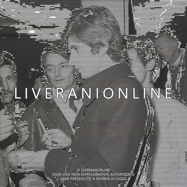 1973 MILANO -ARRIVO DELLA NAZIONALE ITALIANA DI CALCIO DA WEMBLEY DOPO L\'INCONTRO INGHILTERRA -ITALIA 0-1 CON GOAL DI FABIO CAPELLO NELLA FOTO GIANNI RIVERA AG ALDO LIVERANI SAS