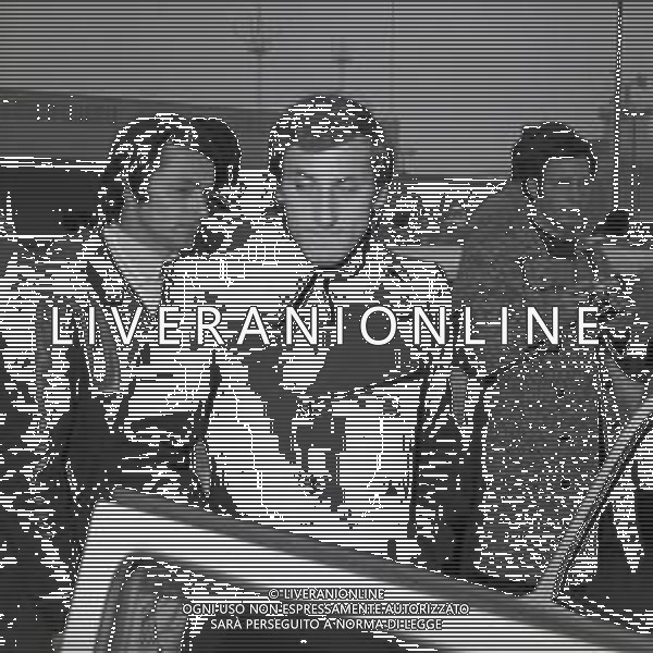 1973 MILANO -ARRIVO DELLA NAZIONALE ITALIANA DI CALCIO DA WEMBLEY DOPO L\'INCONTRO INGHILTERRA -ITALIA 0-1 CON GOAL DI FABIO CAPELLO NELLA FOTO GIUSEPPE FURINO AG ALDO LIVERANI SAS