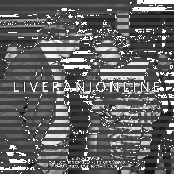 1973 MILANO -ARRIVO DELLA NAZIONALE ITALIANA DI CALCIO DA WEMBLEY DOPO L\'INCONTRO INGHILTERRA -ITALIA 0-1 CON GOAL DI FABIO CAPELLO NELLA FOTO PAOLO PULICI AG ALDO LIVERANI SAS