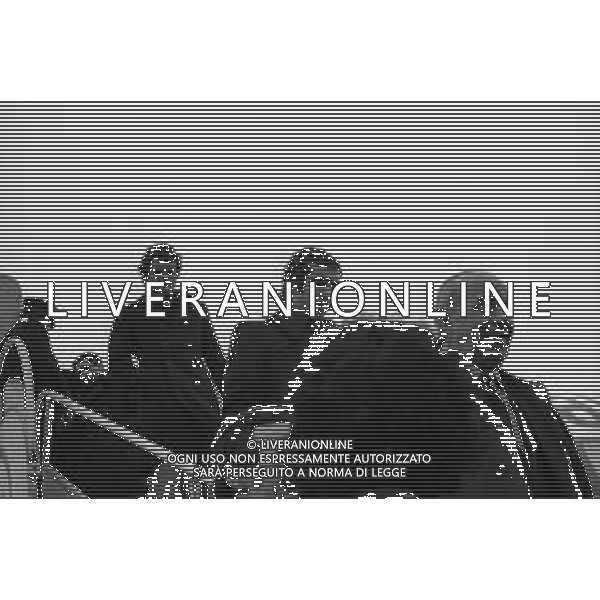 1973 MILANO -ARRIVO DELLA NAZIONALE ITALIANA DI CALCIO DA WEMBLEY DOPO L\'INCONTRO INGHILTERRA -ITALIA 0-1 CON GOAL DI FABIO CAPELLO NELLA FOTO ALBERTO BIGON E FABIO CAPELLO AG ALDO LIVERANI SAS