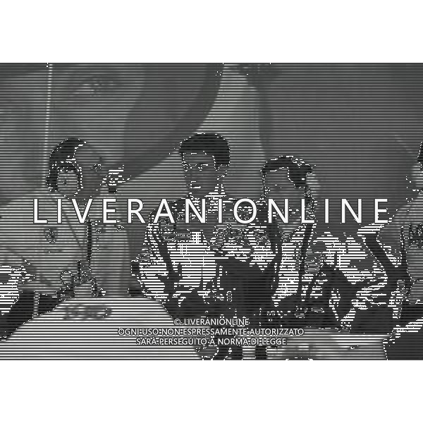 RETROSPETTIVA JEAN ALESI PILOTA F1 NELLA FOTO JEAN ALESI A MONZA NEL 1994 CON JEAN TODT E L\'INGEGNERE LOMBARDI CLAUDIO AG ALDO LIVERANI SAS