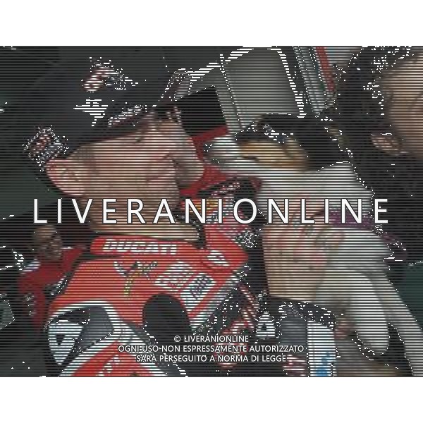 IMOLA 24 04 2019 DUCATI SUPERBIKE PROVE LIBERE CON ALVARO BAUTISTA E CHAZ DAVIES NELLA FOTO ALVARO BAUTISTA CON IL CANE TIFOSO ©SANNA / AGENZIA ALDO LIVERANI SAS