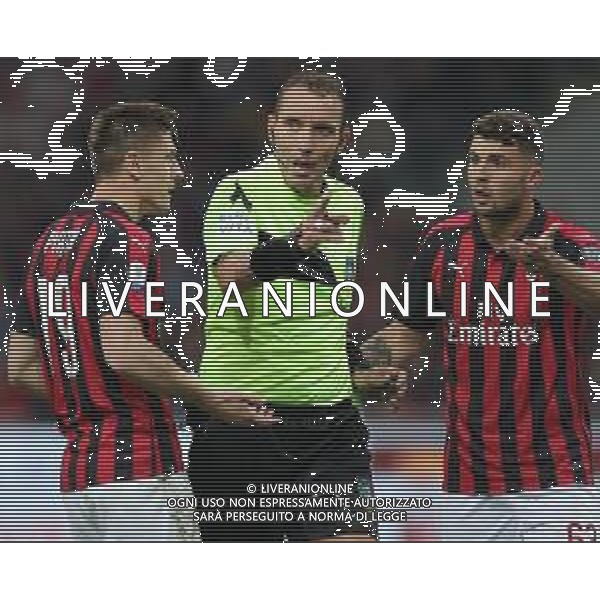 Coppa Italia TIM Cup 2018/2019 Semifinale Ritorno Milano - 24.04.2019 Milan-Lazio Nella Foto: Krzysztof Piatek e patrick cutrone protestano con l\'arbitro Paolo Silvio Mazzoleni /Ph.Vitez-Ag. Aldo Liverani