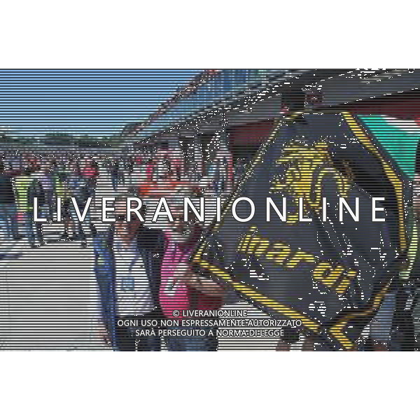 IMOLA 27 04 2019 MINARDI DAY FOTO GIANCARLO MINARDI CON I TIFOSI FOTO GIANNI SANNA-AG ALDO LIVERANI SAS