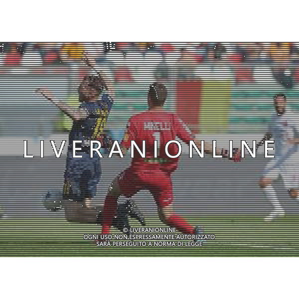 Campionato di Calcio Serie B BKT 2018/2019 36a Giornata Padova - 01.05.2019 Padova-Lecce Nella Foto:fallo del rigore di minelli su la mantia /Ph.Vitez-Ag. Aldo Liverani