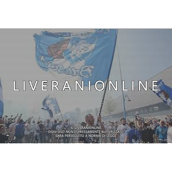 tifosi festeggiano arrivo del pulman del Brescia giocatori , Brescia vs Ascoli serie b, 1 maggio 2019. AG ALDO LIVERANI SAS