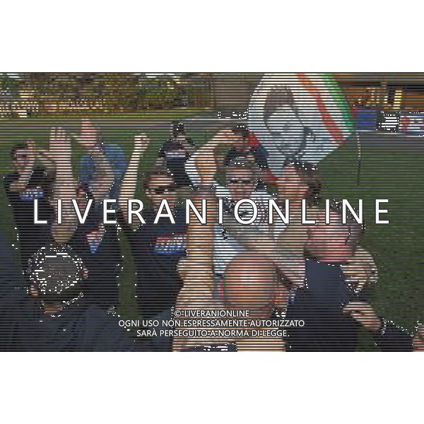 IMOLA 01 05 2019 IMOLESE CALCIO FESTA 1 MAGGIO TIFOSI CON I GIOCATORI ALLENATORI E PRESIDENTE LORENZO SPAGNOLI NELLA FOTO PRESIDENTE LORENZO SPAGNOLI CON I TIFOSI FOTO GIANNI SANNA-AG ALDO LIVERANI SAS