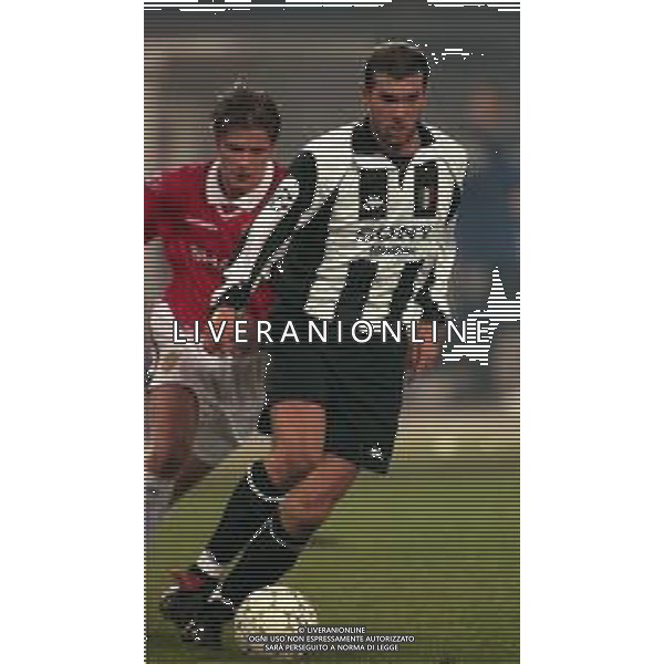 10-12-1997 TORINO-COPPA CAMPIONI JUVENTUS -MANCHESTER UNITED 1-0 NELLA FOTO ZINEDINE ZIDANE AG ALDO LIVERANI SAS