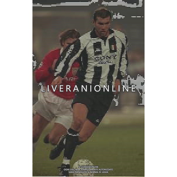 10-12-1997 TORINO-COPPA CAMPIONI JUVENTUS -MANCHESTER UNITED 1-0 NELLA FOTO ZINEDINE ZIDANE AG ALDO LIVERANI SAS