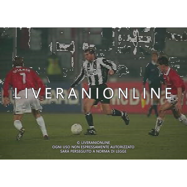 10-12-1997 TORINO-COPPA CAMPIONI JUVENTUS -MANCHESTER UNITED 1-0 NELLA FOTO ZINEDINE ZIDANE AG ALDO LIVERANI SAS