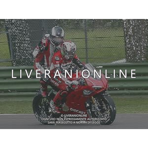 IMOLA 04 05 2019 200 MIGLIA REVIVAL UN GIRO IN MOTO DUCATI PILOTA DARIO MARCHETTI CON SINDACA MANUELA SANGIORGI E PRESIDENTE FORMULA IMOLA UBERTO SELVATICO ESTENSE NELLA FOTO CURVA VARIANTE ALTA PILOTA DARIO MARCHETTI E PRESIDENTE FORMULA IMOLA UBERTO SELVATICO ESTENSE ©SANNA / AGENZIA ALDO LIVERANI SAS