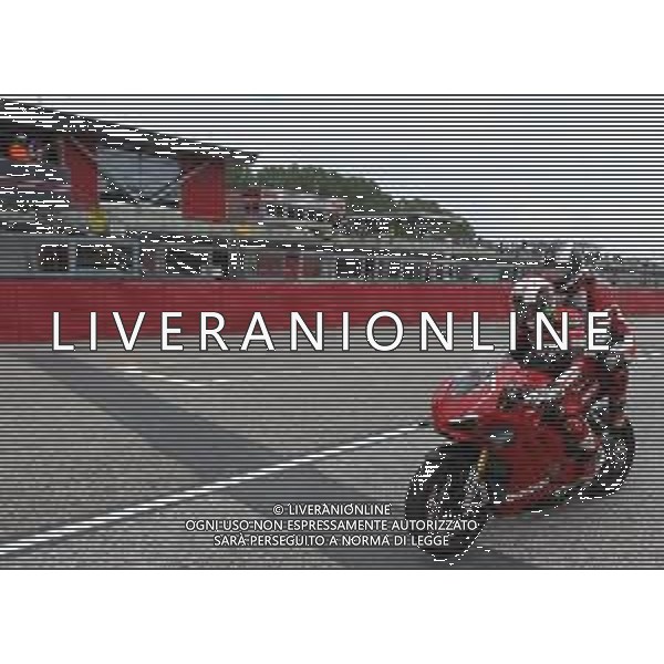 IMOLA 04 05 2019 200 MIGLIA REVIVAL UN GIRO IN MOTO DUCATI PILOTA DARIO MARCHETTI CON SINDACA MANUELA SANGIORGI E PRESIDENTE FORMULA IMOLA UBERTO SELVATICO ESTENSE NELLA FOTO ARRIVO PILOTA DARIO MARCHETTI E PRESIDENTE FORMULA IMOLA UBERTO SELVATICO ESTENSE ©SANNA / AGENZIA ALDO LIVERANI SAS