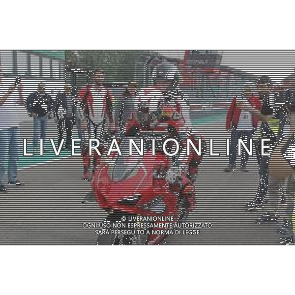 IMOLA 04 05 2019 200 MIGLIA REVIVAL UN GIRO IN MOTO DUCATI PILOTA DARIO MARCHETTI CON SINDACA MANUELA SANGIORGI E PRESIDENTE FORMULA IMOLA UBERTO SELVATICO ESTENSE NELLA FOTO PARTENZA PILOTA DARIO MARCHETTI E SINDACA MANUELA SANGIORGI ©SANNA / AGENZIA ALDO LIVERANI SAS